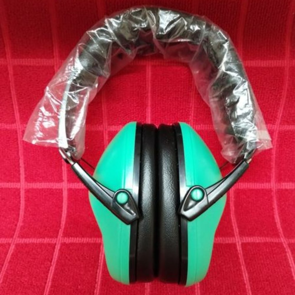 HEADPHONE NOISE REDUCTION